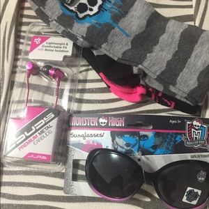 Monster High bundle plus ear buds